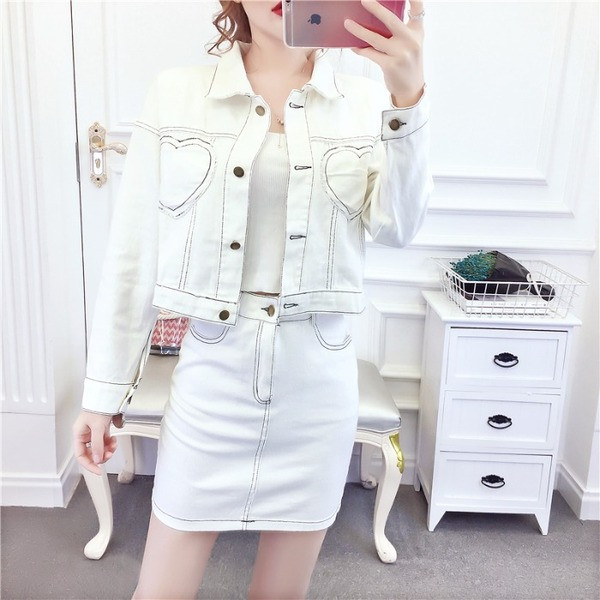 Set de damă din blugi, jachetă, fustă și maiou în alb și negru