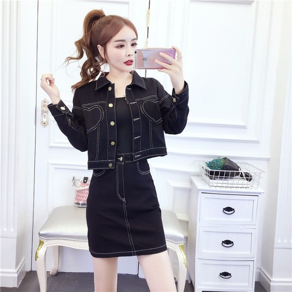 Set de damă din blugi, jachetă, fustă și maiou în alb și negru