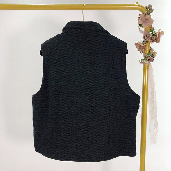 Vesta scurta cu fermoare de culoare neagra