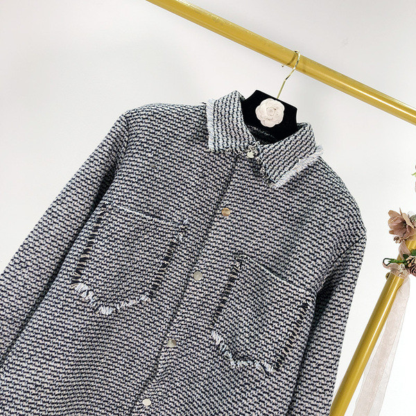 Cămașă groasă de damă cu buzunare și guler clasic