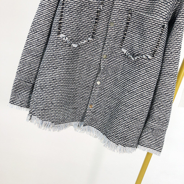 Cămașă groasă de damă cu buzunare și guler clasic