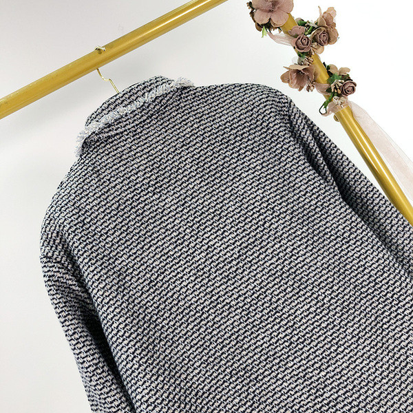 Cămașă groasă de damă cu buzunare și guler clasic