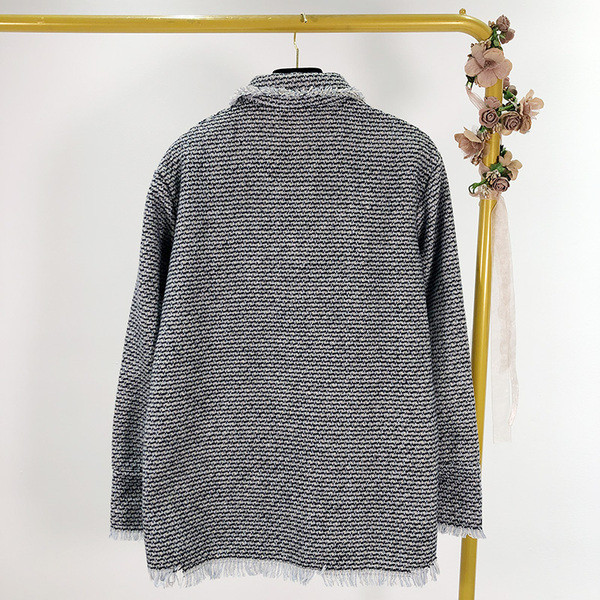 Cămașă groasă de damă cu buzunare și guler clasic