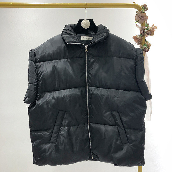 Vesta lata cu fermoar si buzunare de culoare neagra