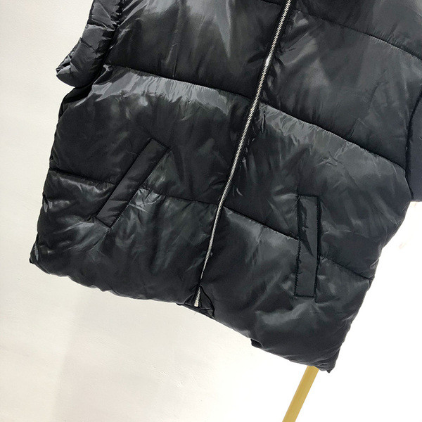 Vesta lata cu fermoar si buzunare de culoare neagra