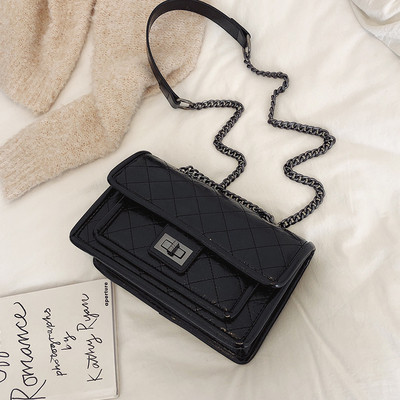 Geanta de dama moderna din piele ecologica cu lant in patru culori