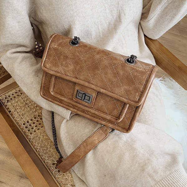 Geanta de dama moderna din piele ecologica cu lant in patru culori