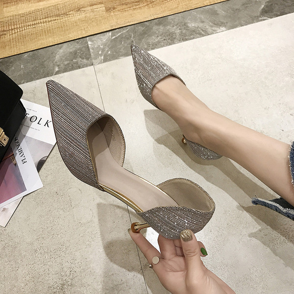 Pantofi moderni de dama model ascutit cu efect stralucitor in doua culori