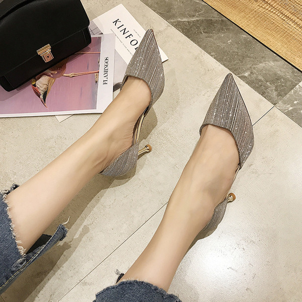 Pantofi moderni de dama model ascutit cu efect stralucitor in doua culori