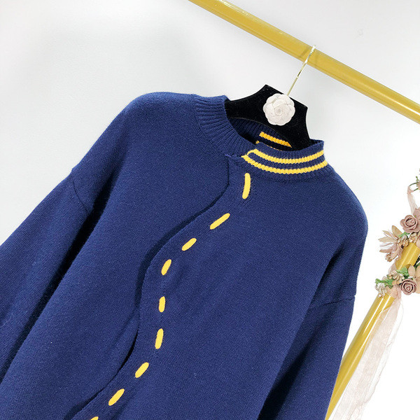 Pulover lung albastru cu decolteu oval