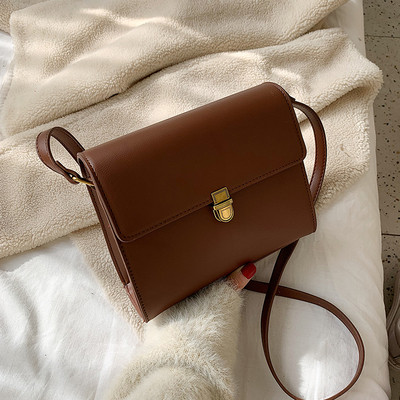 Geanta de dama eleganta cu inchidere metalica in patru culori