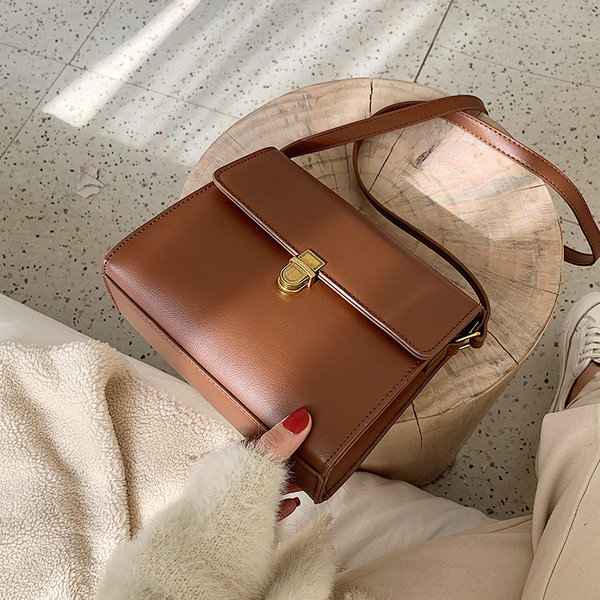 Geanta de dama eleganta cu inchidere metalica in patru culori