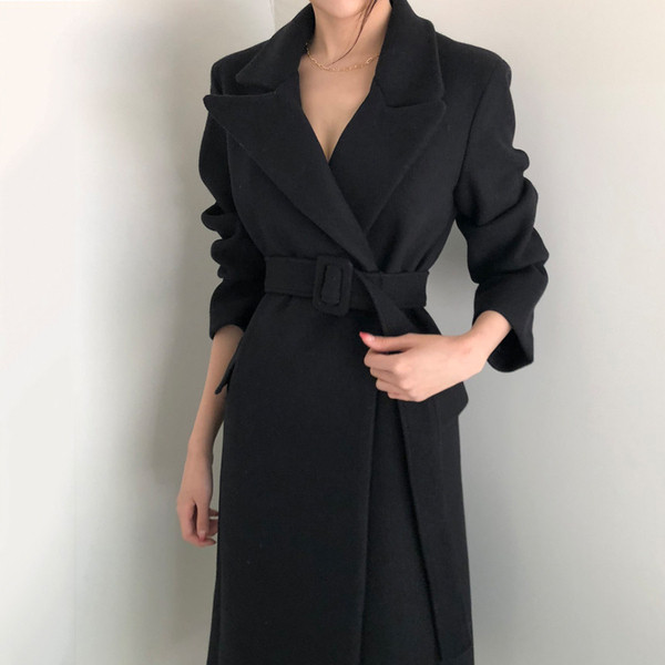 Stílusos női kabát derekán övvel, fekete és szürke színben