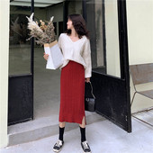 Hosszú kötött szoknya hasítékkal, magas derékkal, két színben