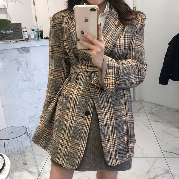 Palton de damă în carouri cu decolteu spitz în două culori