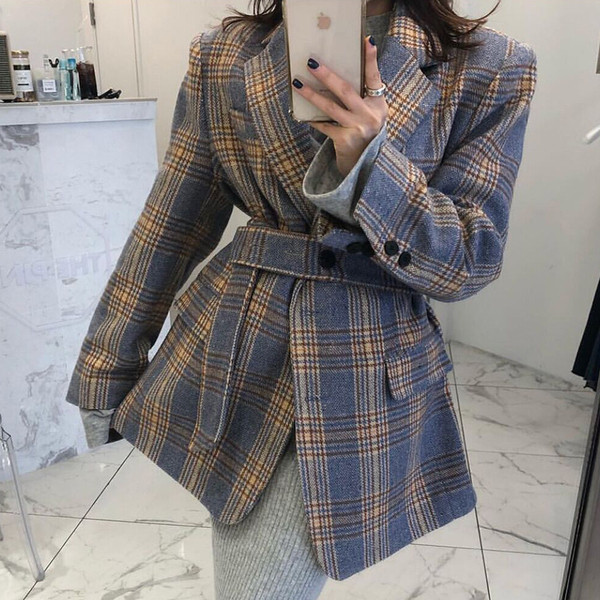 Palton de damă în carouri cu decolteu spitz în două culori