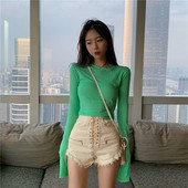 Κοντύ μπλούζα με οβάλ λαιμόκοψη σε διάφορα χρώματα