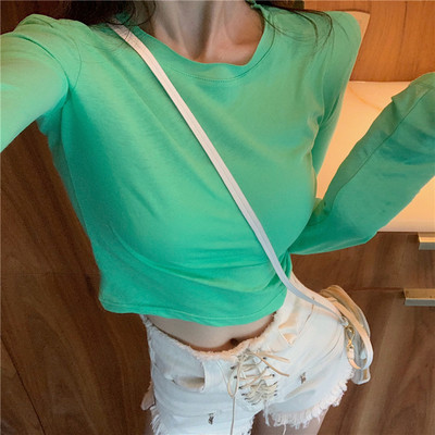 Κοντύ μπλούζα με οβάλ λαιμόκοψη σε διάφορα χρώματα