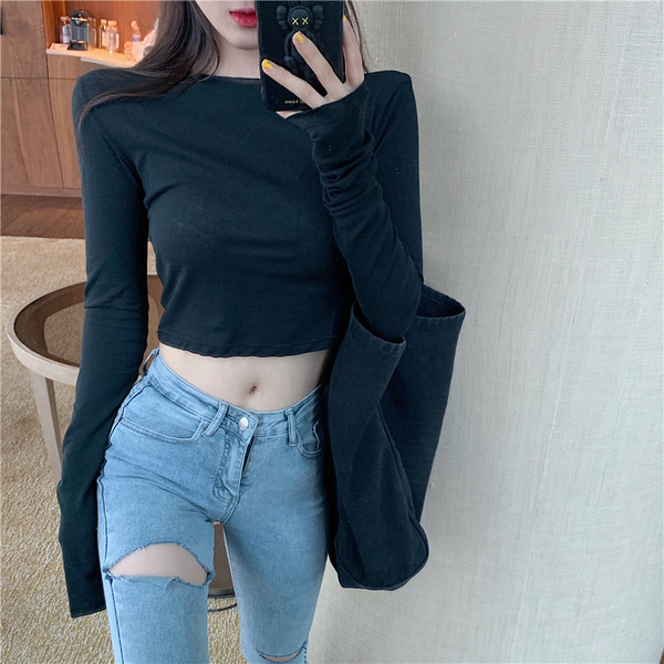 Κοντύ μπλούζα με οβάλ λαιμόκοψη σε διάφορα χρώματα