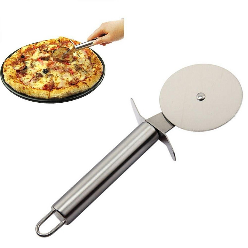 Tacâmuri pentru tăierea ușoară a pizza în culoarea gri