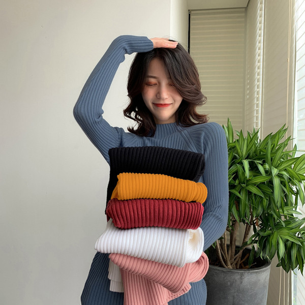 Bluză de damă cu mâneci lungi și decolteu oval în mai multe culori