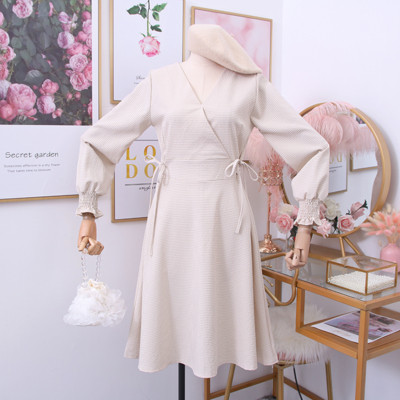 Rochie de dama model nou decupata cu maneci lungi si decolteu spitz