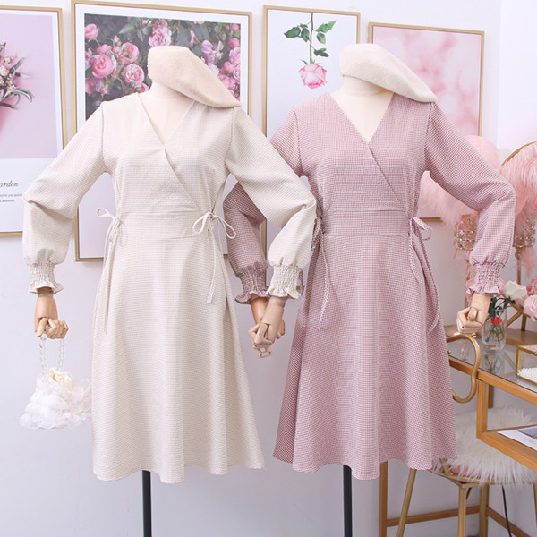 Rochie de dama model nou decupata cu maneci lungi si decolteu spitz