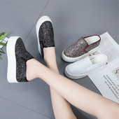 Fényes hatású női alkalmi cipő több színben