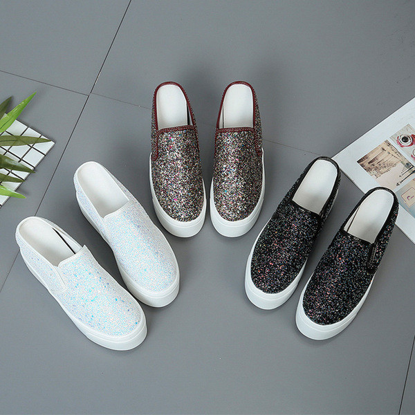 Fényes hatású női alkalmi cipő több színben