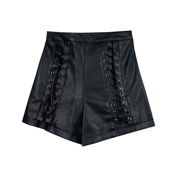 Fekete bőr rövidnadrág fűzővel