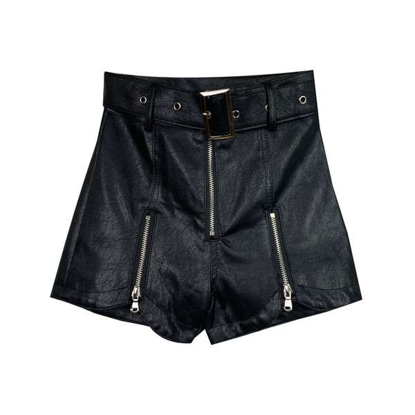 Pantaloni scurți din imitație de piele cu fermoar și curea de culoare neagră