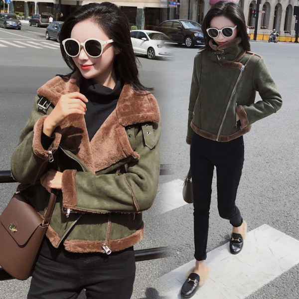 Geaca de iarna moderna de dama cu captuseala moale si fermoar de culoare verde