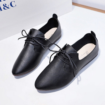 Lapos talpú női alkalmi cipő fekete-fehér színben