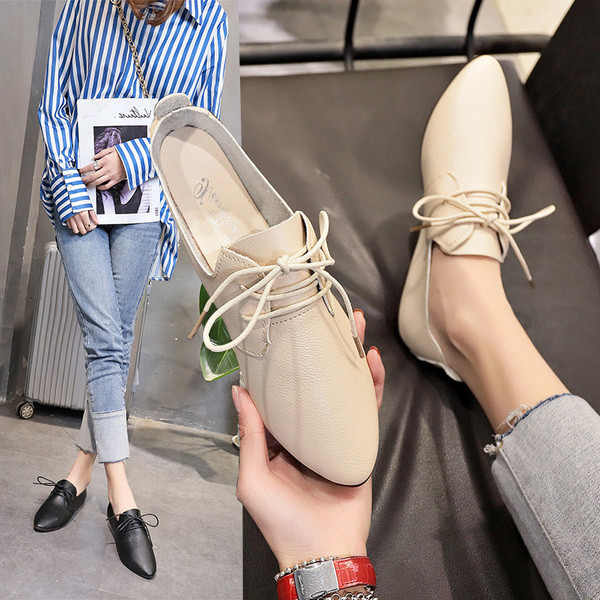 Lapos talpú női alkalmi cipő fekete-fehér színben