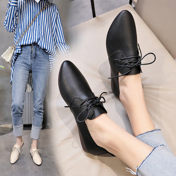 Lapos talpú női alkalmi cipő fekete-fehér színben