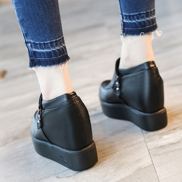 Pantofi moderni de dama din piele cu talpa inalta