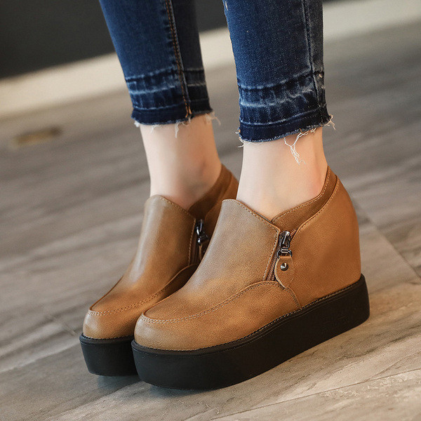 Pantofi moderni de dama din piele cu talpa inalta