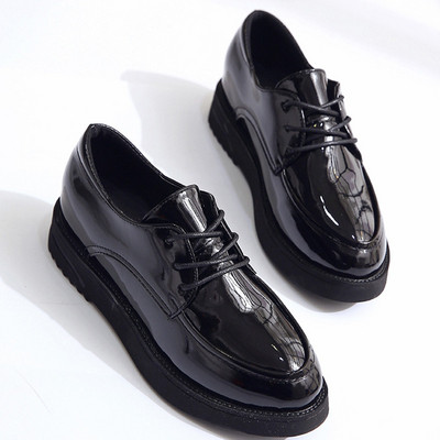 Pantofi moderni de dama cu talpa inalta in doua culori