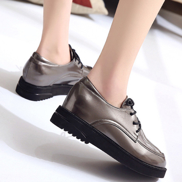 Pantofi moderni de dama cu talpa inalta in doua culori