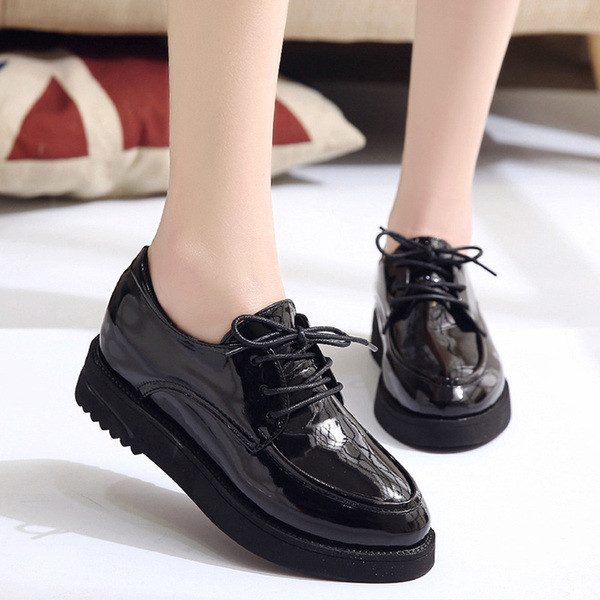 Pantofi moderni de dama cu talpa inalta in doua culori