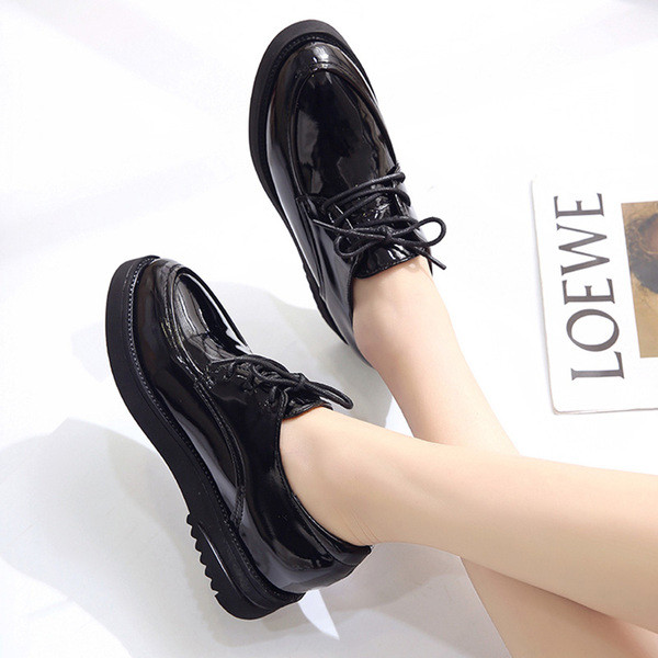 Pantofi moderni de dama cu talpa inalta in doua culori