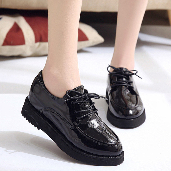 Pantofi moderni de dama cu talpa inalta in doua culori