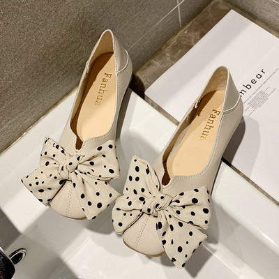 Modern női cipő szalaggal, két színben