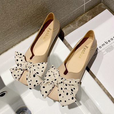 Modern női cipő szalaggal, két színben