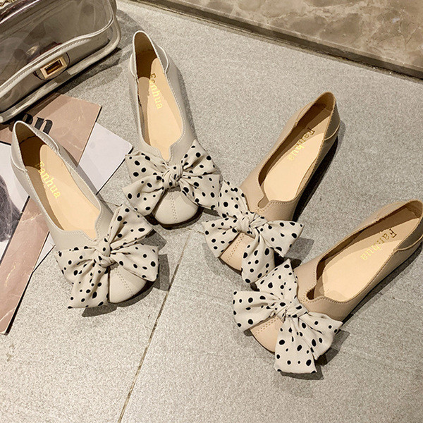 Modern női cipő szalaggal, két színben