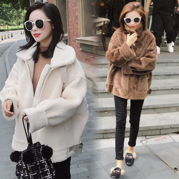 Модерно дамско дълго палто с джобове и цип в бял и кафяв цвят 