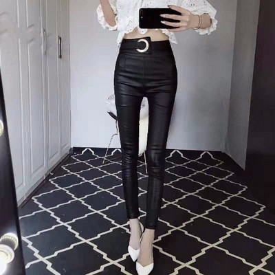 Pantaloni de dama cu centura si talie inalta de culoare neagra