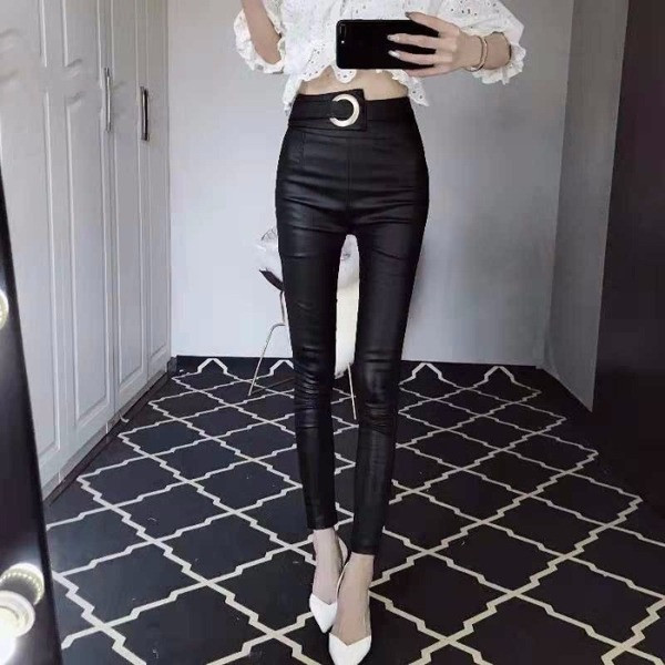 Pantaloni de dama cu centura si talie inalta de culoare neagra