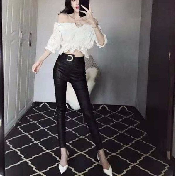 Pantaloni de dama cu centura si talie inalta de culoare neagra