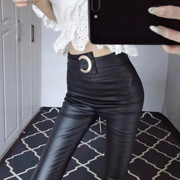 Pantaloni de dama cu centura si talie inalta de culoare neagra